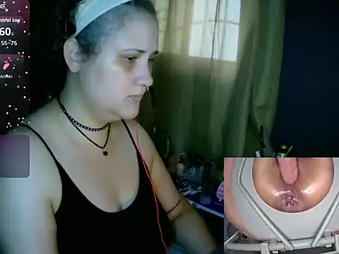 Snapshot of lolalicious_758 chatting on May 25, 7:42 pm lolalicious 758 online show from May 25, 7:42 pm