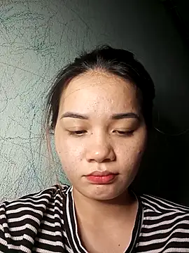 Ngoc-Trinh online show from October 25, 4:46 pm