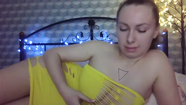  Leslyy Solo 1 online show from February 8, 6:55 pm