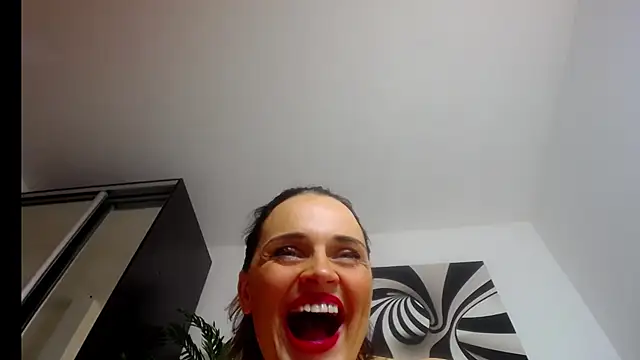 hugebobbs online show from January 6, 8:28 pm