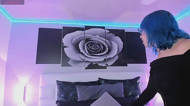 sofi bakerr online show from December 16, 11:37 am