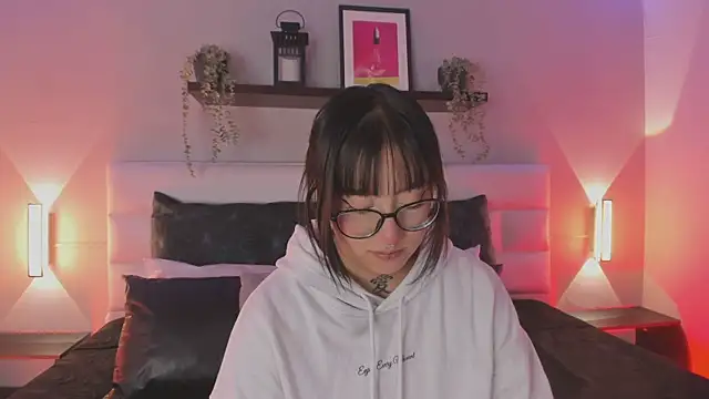 sofi bakerr online show from April 2, 11:41 am