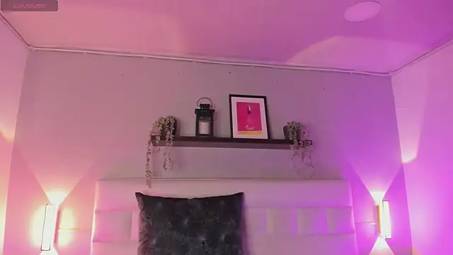 sofi bakerr online show from April 14, 11:38 am