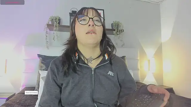 Snapshot of sofi_bakerr chatting on May 19, 11:38 am sofi bakerr online show from May 19, 11:38 am