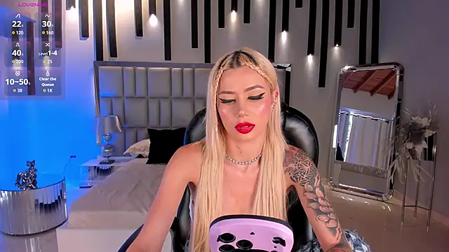 HannaConnor  online show from April 3, 7:45 pm