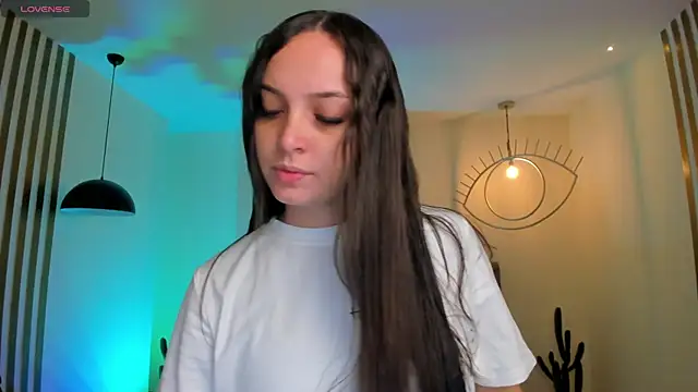 Snapshot of AliceHarper_ chatting on December 17, 6:25 pm AliceHarper online show from December 17, 6:25 pm