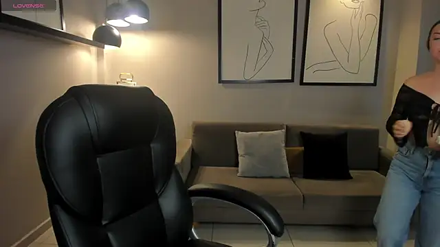 AliceHarper  online show from May 31, 3:52 pm