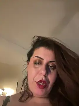 Snapshot of holyeroticss chatting on January 1, 1:58 am holyeroticss online show from January 1, 1:58 am