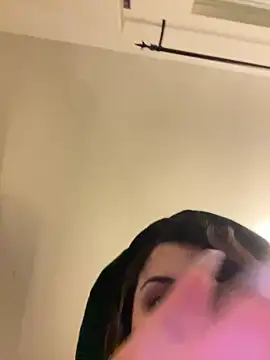 Snapshot of holyeroticss chatting on January 30, 1:22 am holyeroticss online show from January 30, 1:22 am