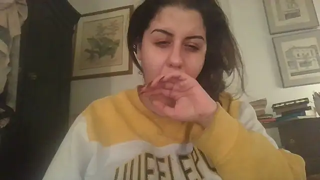 Snapshot of holyeroticss chatting on February 15, 9:27 am holyeroticss online show from February 15, 9:27 am