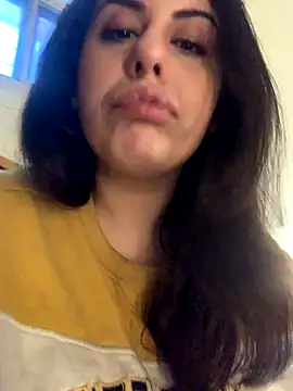 Snapshot of holyeroticss chatting on October 23, 9:35 pm holyeroticss online show from October 23, 9:35 pm