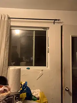 Snapshot of holyeroticss chatting on November 17, 2:06 am holyeroticss online show from November 17, 2:06 am