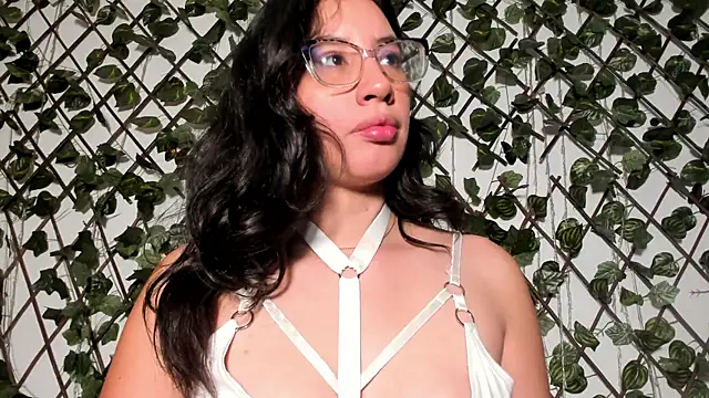 CoralineSanchez online show from March 27, 7:24 pm