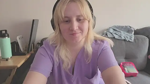 Glitch Witch online show from July 18, 5:39 pm