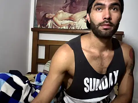 Snapshot of hideonbush051 chatting on November 15, 2:31 am hideonbush051 online show from November 15, 2:31 am