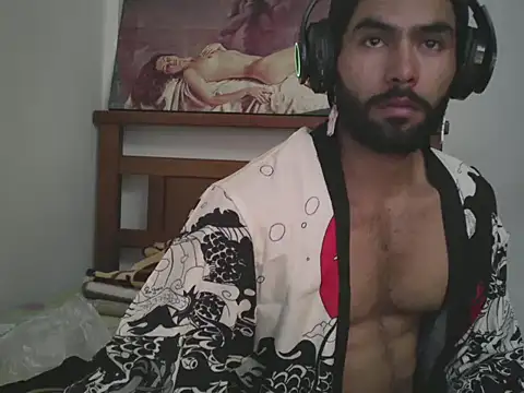 Snapshot of hideonbush051 chatting on December 2, 4:13 pm hideonbush051 online show from December 2, 4:13 pm