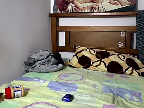 Snapshot of hideonbush051 chatting on December 3, 1:31 pm hideonbush051 online show from December 3, 1:31 pm