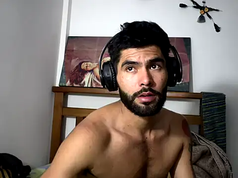 Snapshot of hideonbush051 chatting on December 4, 3:05 am hideonbush051 online show from December 4, 3:05 am