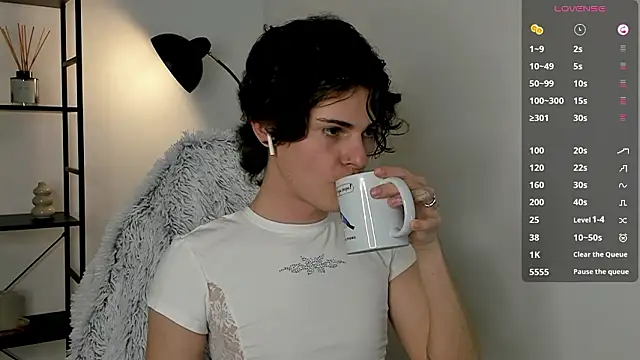 Snapshot of little_femb0y chatting on February 25, 5:22 pm little femb0y online show from February 25, 5:22 pm