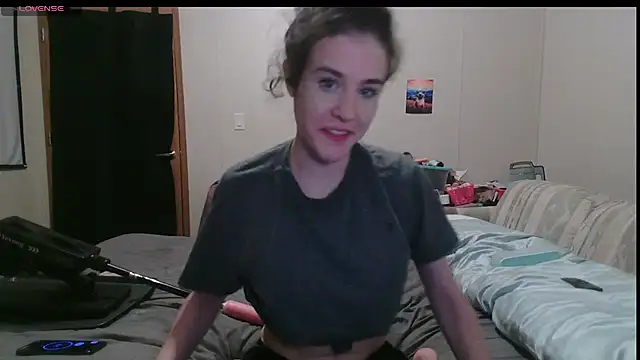 rileyyb  online show from August 6, 2:13 am
