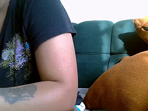 NATASHA LUCKY online show from April 11, 5:12 am