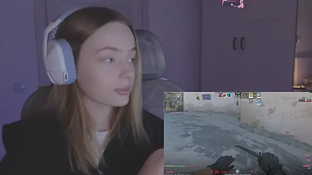 Snapshot of _MayShy_ chatting on November 7, 9:31 am MayShy online show from November 7, 9:31 am