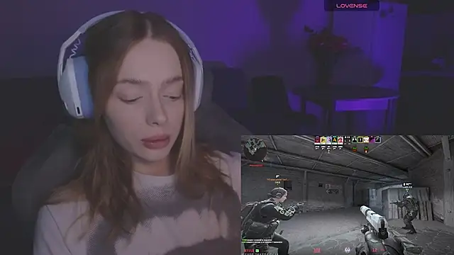 Snapshot of _MayShy_ chatting on December 2, 6:19 am MayShy online show from December 2, 6:19 am