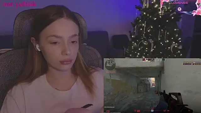 Snapshot of _MayShy_ chatting on December 17, 10:21 am MayShy online show from December 17, 10:21 am