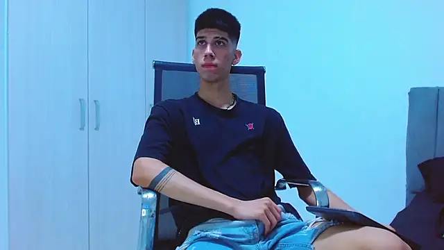 Snapshot of jhony-sex chatting on November 8, 12:16 pm jhony-sex online show from November 8, 12:16 pm