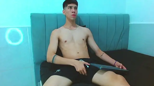 Snapshot of jhony-sex chatting on December 16, 2:49 am jhony-sex online show from December 16, 2:49 am