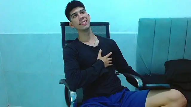 Snapshot of jhony-sex chatting on December 18, 10:05 pm jhony-sex online show from December 18, 10:05 pm