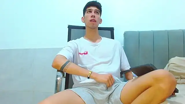 Snapshot of jhony-sex chatting on July 1, 6:48 am jhony-sex online show from July 1, 6:48 am