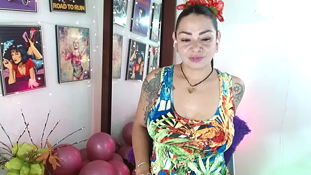 Snapshot of Ginna--mia chatting on December 15, 6:37 pm Ginna--mia online show from December 15, 6:37 pm