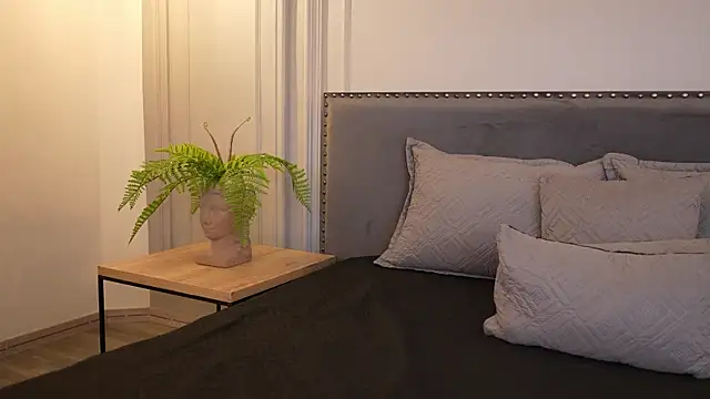 Snapshot of IrisBaker chatting on October 9, 9:35 pm IrisBaker online show from October 9, 9:35 pm