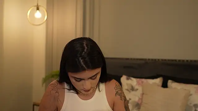 IrisBaker online show from January 7, 9:39 pm