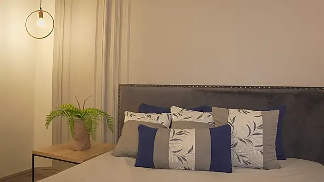 IrisBaker online show from February 14, 11:01 pm