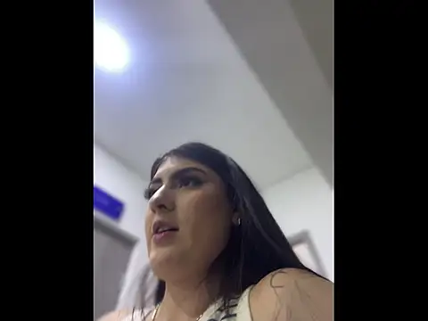 IrisBaker online show from March 21, 10:02 pm