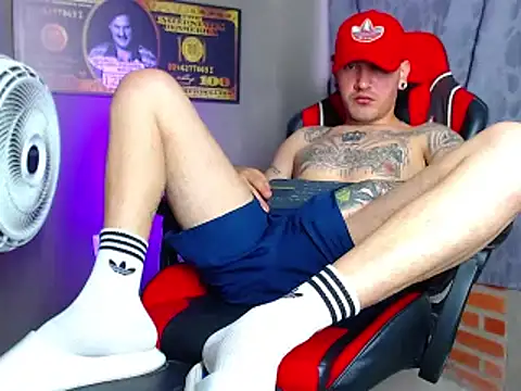 Snapshot of smoker445 chatting on February 19, 10:09 pm smoker445 online show from February 19, 10:09 pm