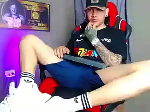 Snapshot of smoker445 chatting on February 20, 8:39 am smoker445 online show from February 20, 8:39 am