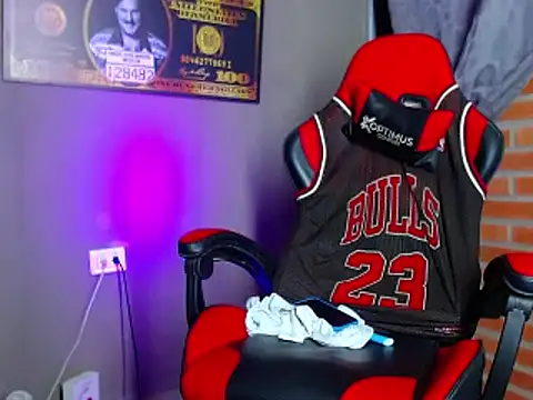 Snapshot of smoker445 chatting on February 20, 11:21 pm smoker445 online show from February 20, 11:21 pm