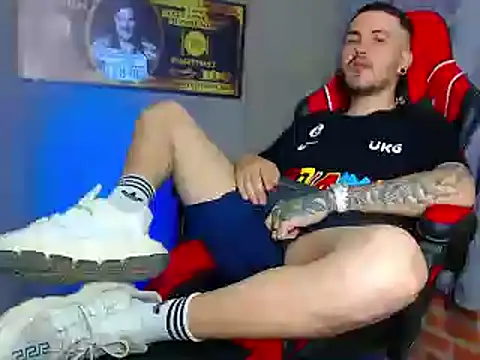 Snapshot of smoker445 chatting on February 26, 10:42 pm smoker445 online show from February 26, 10:42 pm