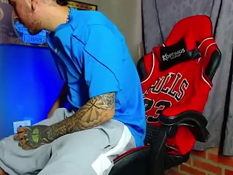 Snapshot of smoker445 chatting on February 28, 10:28 pm smoker445 online show from February 28, 10:28 pm