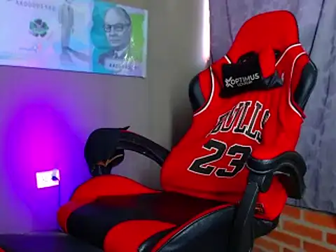 Snapshot of smoker445 chatting on March 2, 2:32 pm smoker445 online show from March 2, 2:32 pm