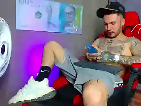 Snapshot of smoker445 chatting on March 3, 1:42 am smoker445 online show from March 3, 1:42 am