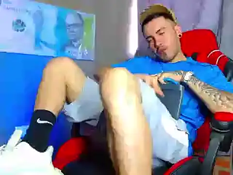 Snapshot of smoker445 chatting on March 8, 7:53 pm smoker445 online show from March 8, 7:53 pm