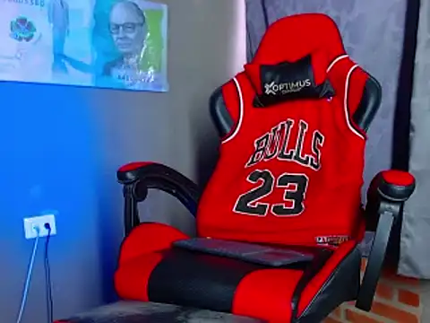 Snapshot of smoker445 chatting on March 9, 12:31 pm smoker445 online show from March 9, 12:31 pm