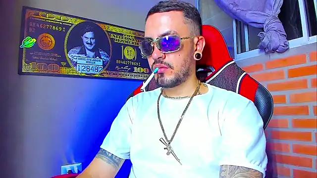 Snapshot of smoker445 chatting on September 9, 4:45 am smoker445 online show from September 9, 4:45 am