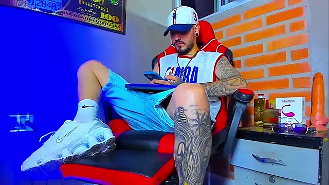 Snapshot of smoker445 chatting on September 17, 11:06 pm smoker445 online show from September 17, 11:06 pm