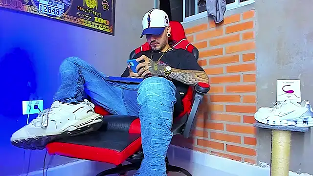 Snapshot of smoker445 chatting on September 28, 12:49 am smoker445 online show from September 28, 12:49 am