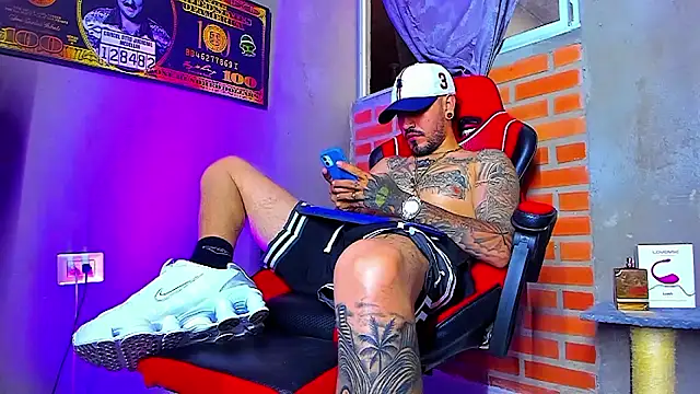 Snapshot of smoker445 chatting on October 3, 10:56 am smoker445 online show from October 3, 10:56 am